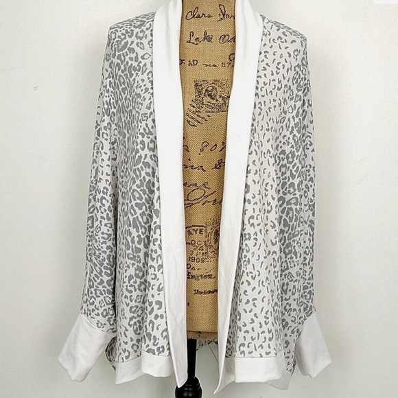 Bucketlist lightweight grey leopard batwing open front cardigan M - Picture 1 of 4